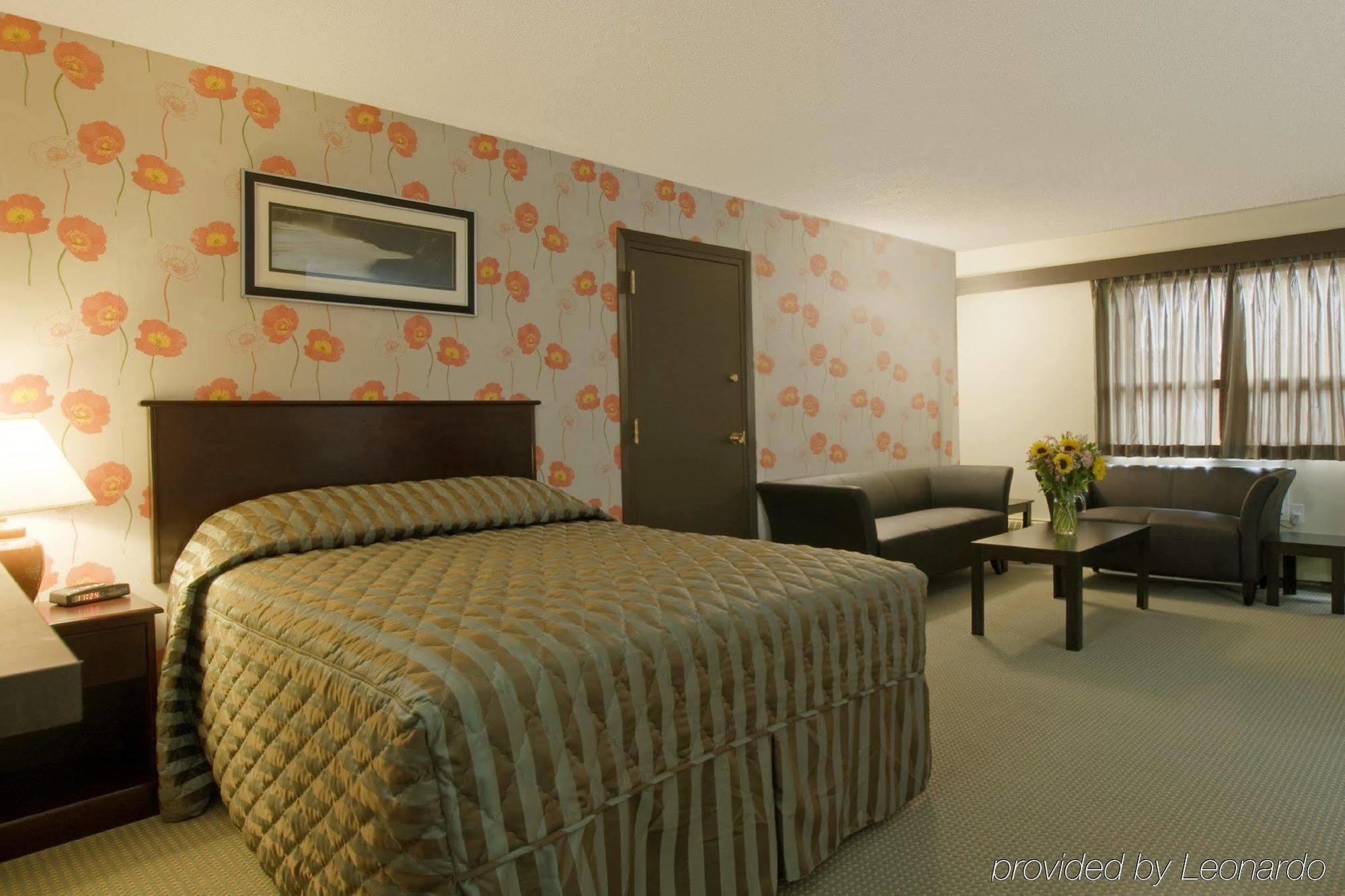 Econo Lodge Lloydminster Room photo